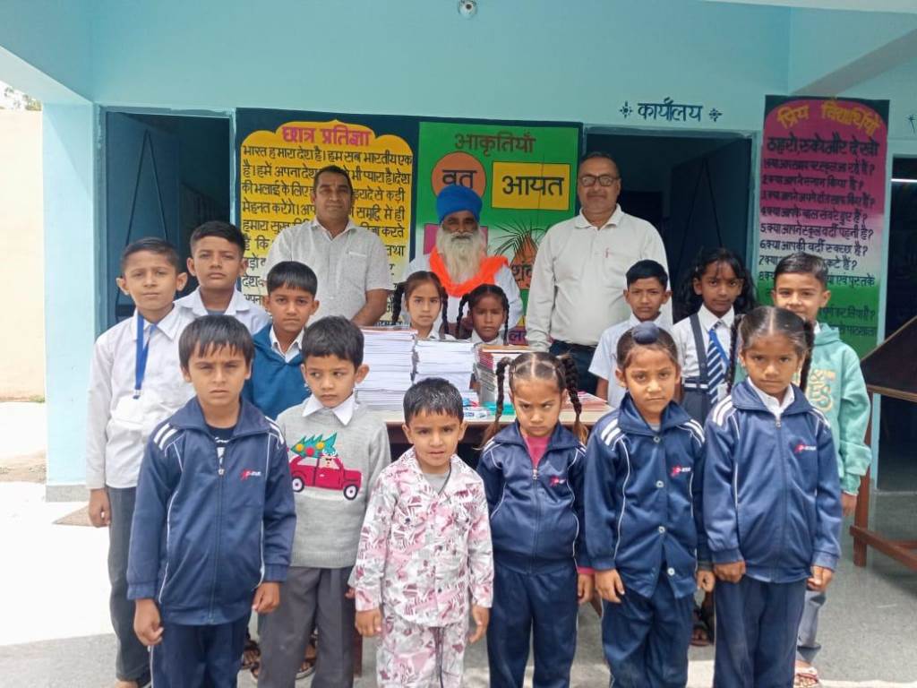 Social Worker Sardar Davinder Singh Distributes Educational Materials to Students